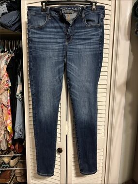 American Eagle Outfitters Women’s hi-rise Jeggings - Medium Blue Wash